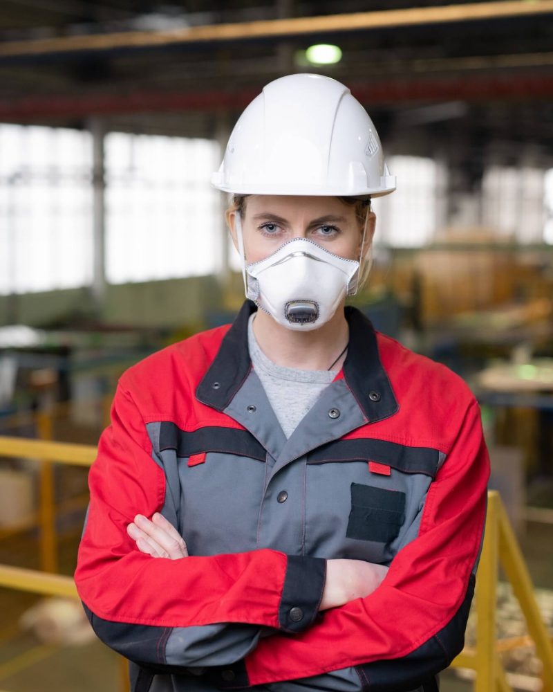 construction-worker-in-respirator-1.jpg